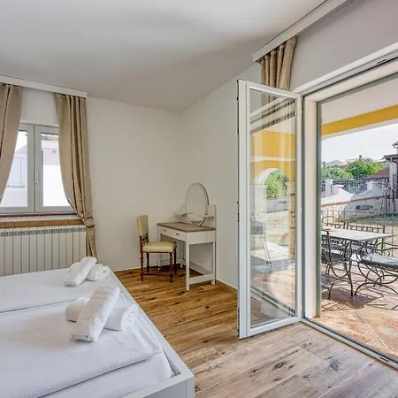 Ivana In Karpijan Gæstehus 4*