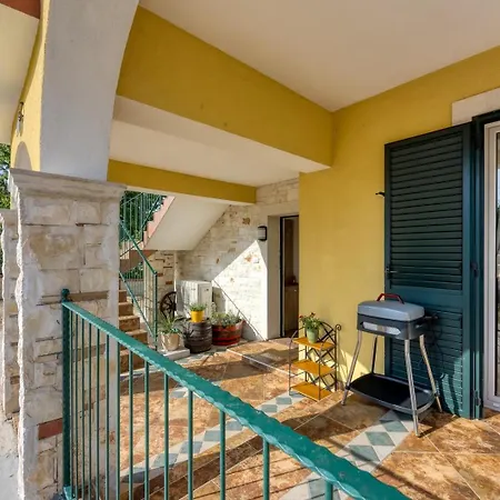 Guest house Ivana In Karpijan