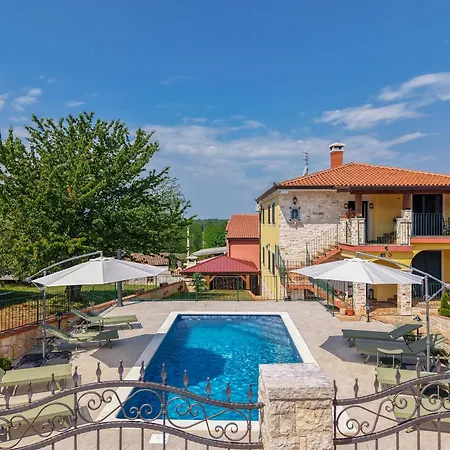 Ivana In Karpijan Gostinjska kuća 4*
