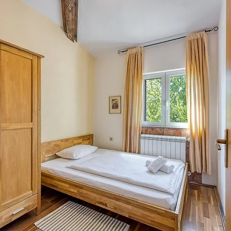 Guest house Ivana In Karpijan