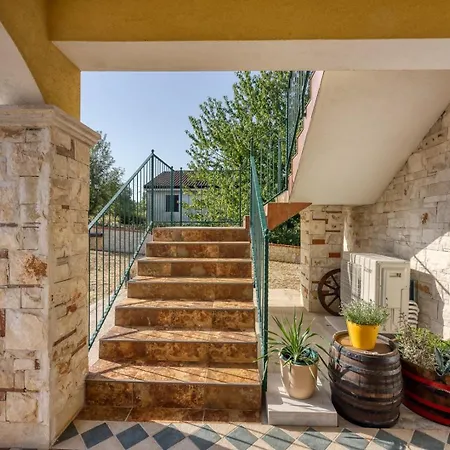 Guest house Ivana In Karpijan *