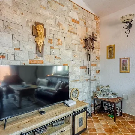 Guest house Ivana In Karpijan